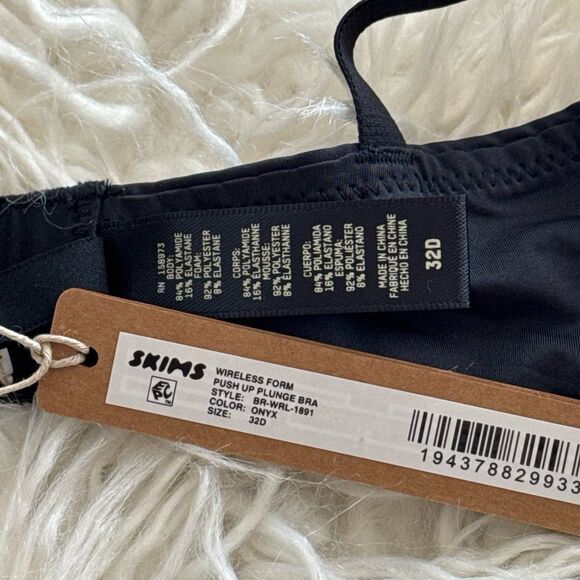 Skims Wireless Form Push up Bra Onyx Size 32D - Picture 9 of 9